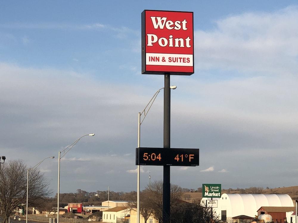 Oyo West Point Inn エクステリア 写真