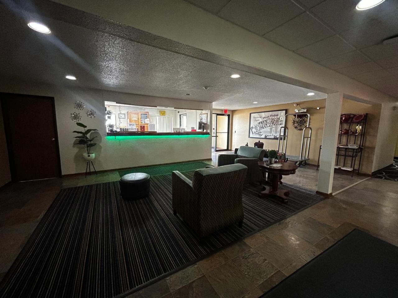 Oyo West Point Inn エクステリア 写真