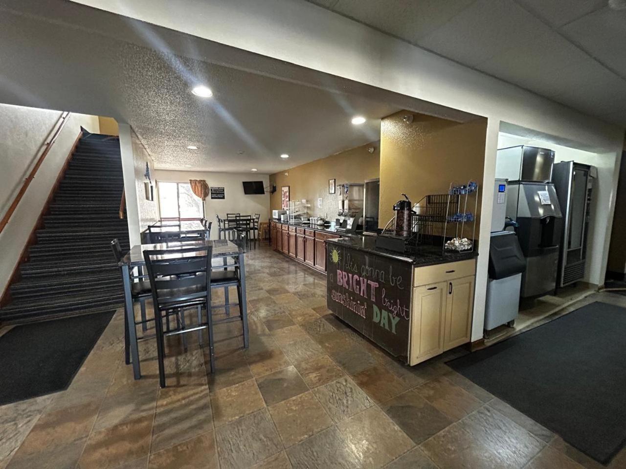 Oyo West Point Inn エクステリア 写真