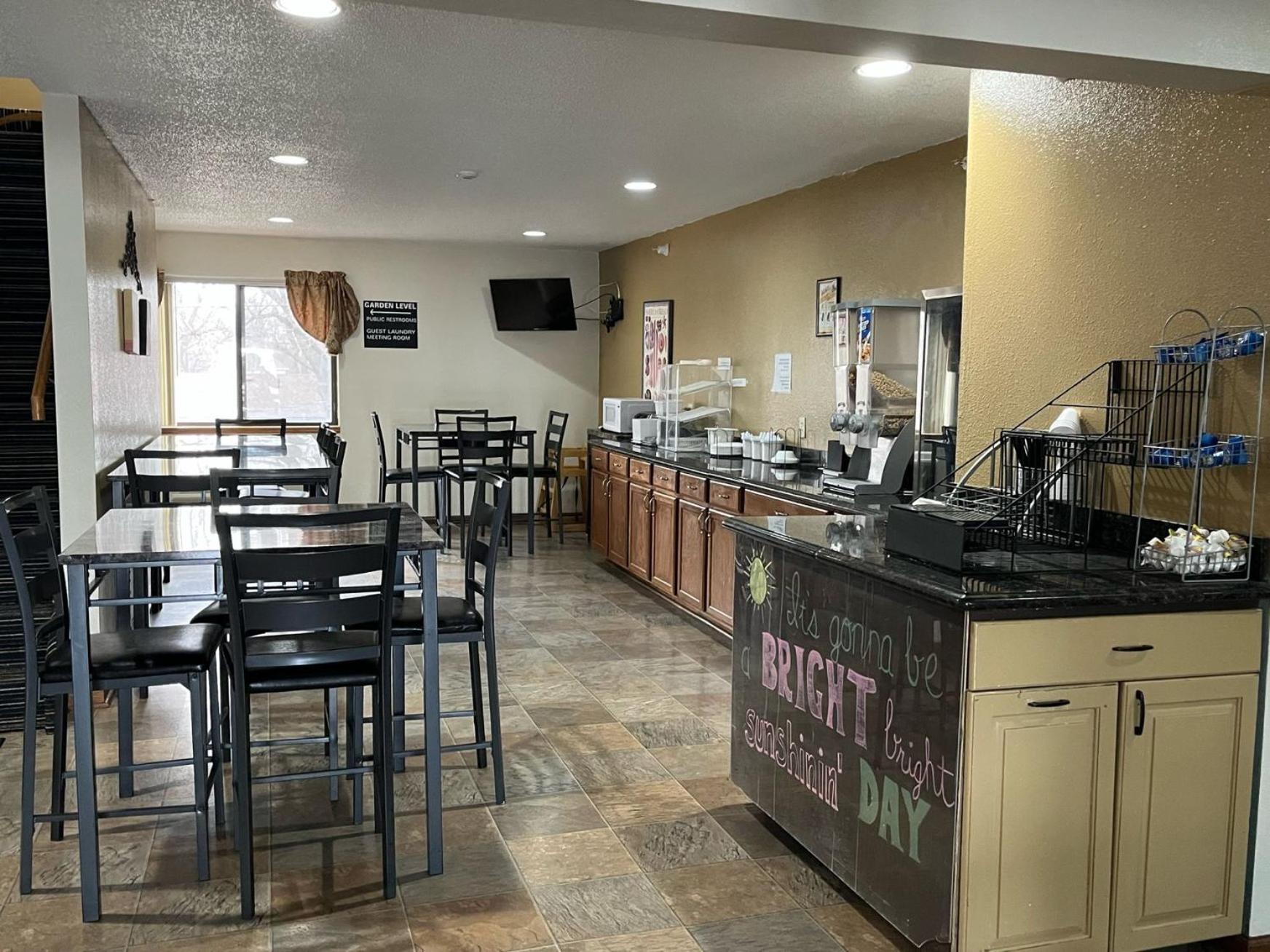 Oyo West Point Inn エクステリア 写真